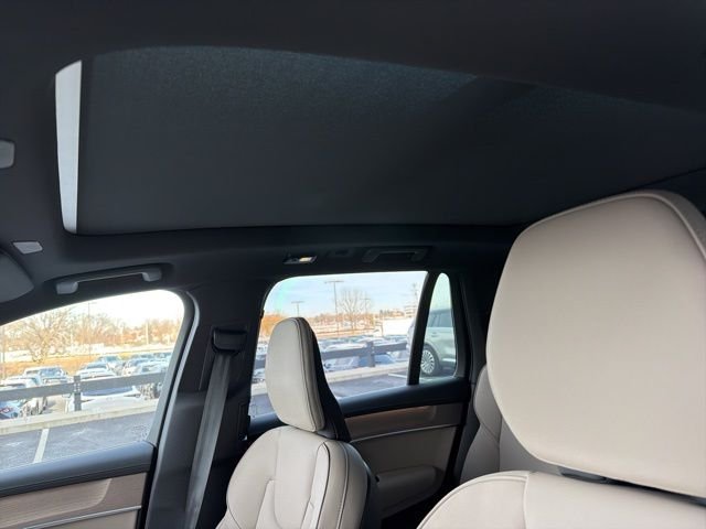 2026 Volvo XC90 Plus - Photo 13