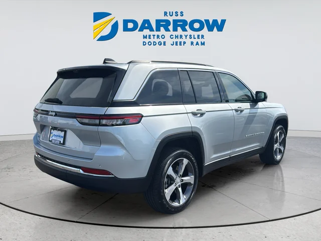 Used 2024 Silver Jeep 4xe image 5