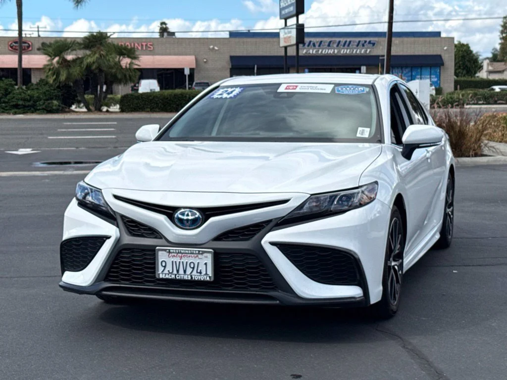 Certified Used 2024  Toyota SE image 5