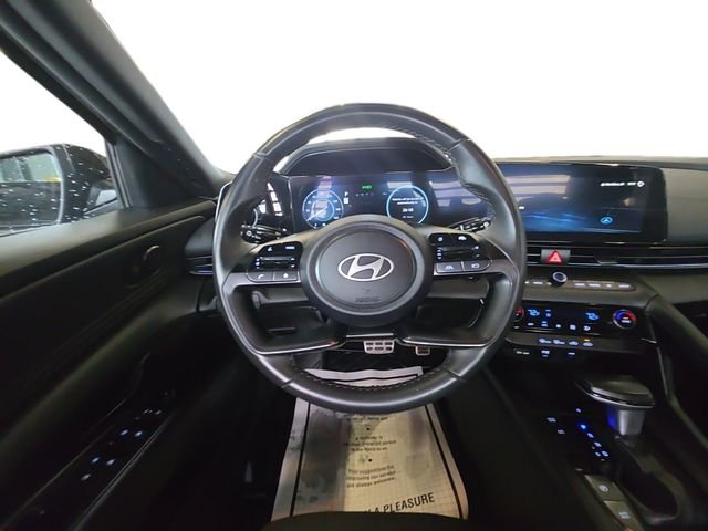 Used 2025 Black Hyundai SEL Sport image 12