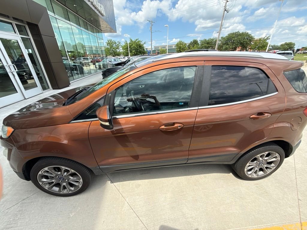 Used 2019  Ford Titanium image 4