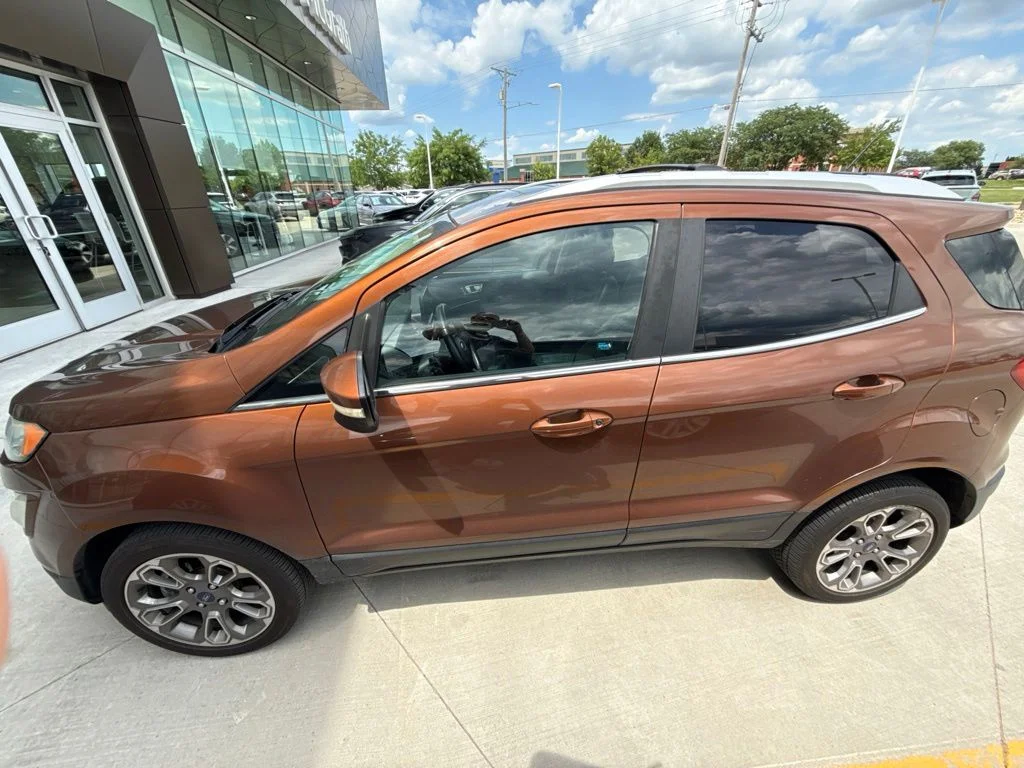 Used 2019  Ford Titanium image 4