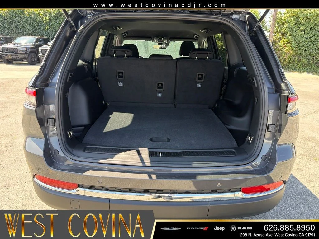 New 2026 Baltic Gray Metallic Clearcoat Jeep Laredo image 15