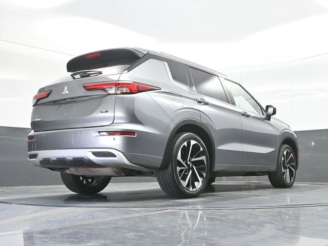 Used 2022  Mitsubishi SEL image 26