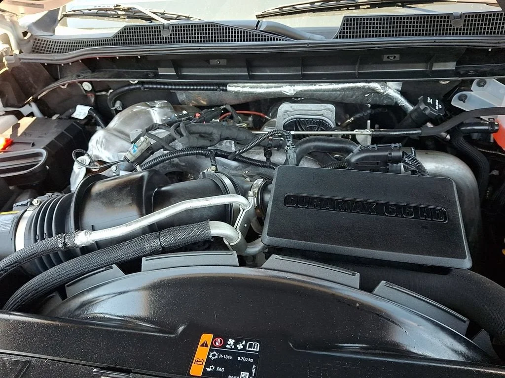 Used 2025 Summit White Chevrolet LT image 63