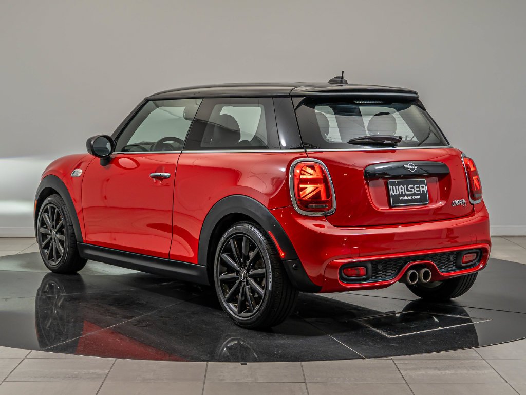 Used 2021 Chili Red MINI Signature image 7
