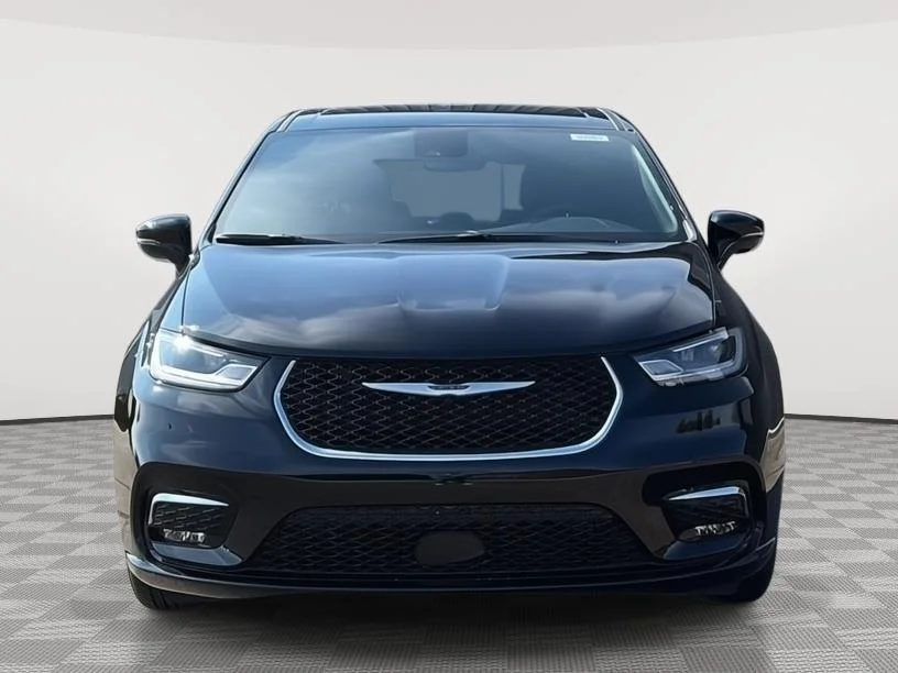 New 2026 Diamond Black Crystal Pearl-Coat Exterior Paint Chrysler Select image 7
