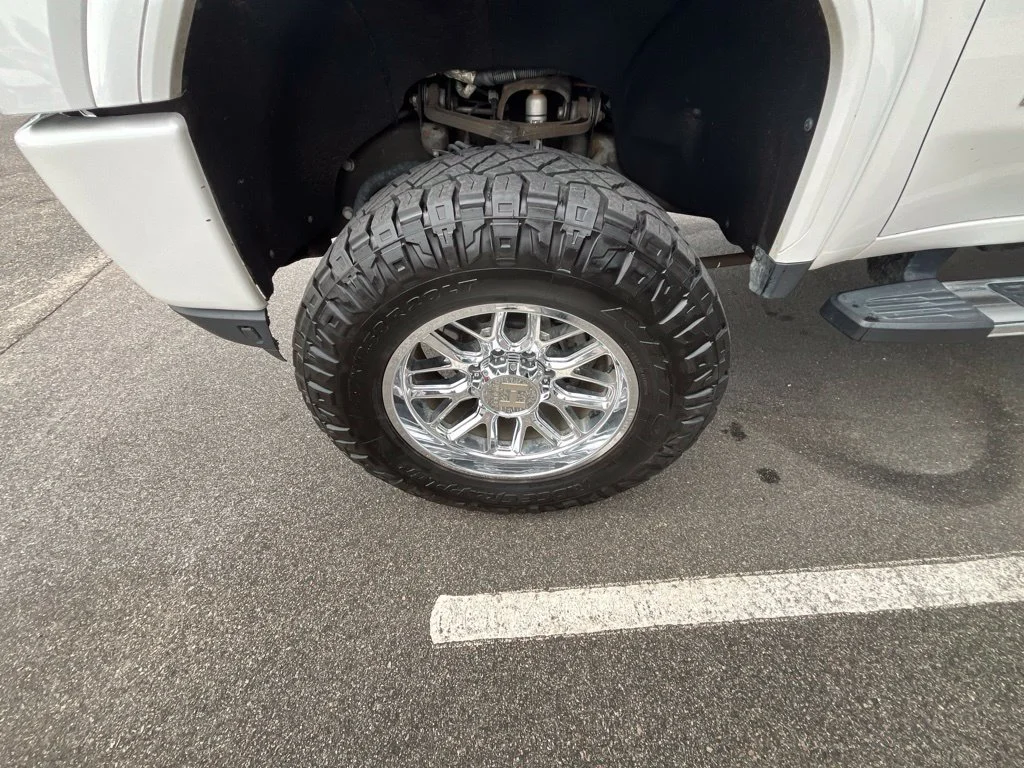 Used 2020 White GMC Denali image 16