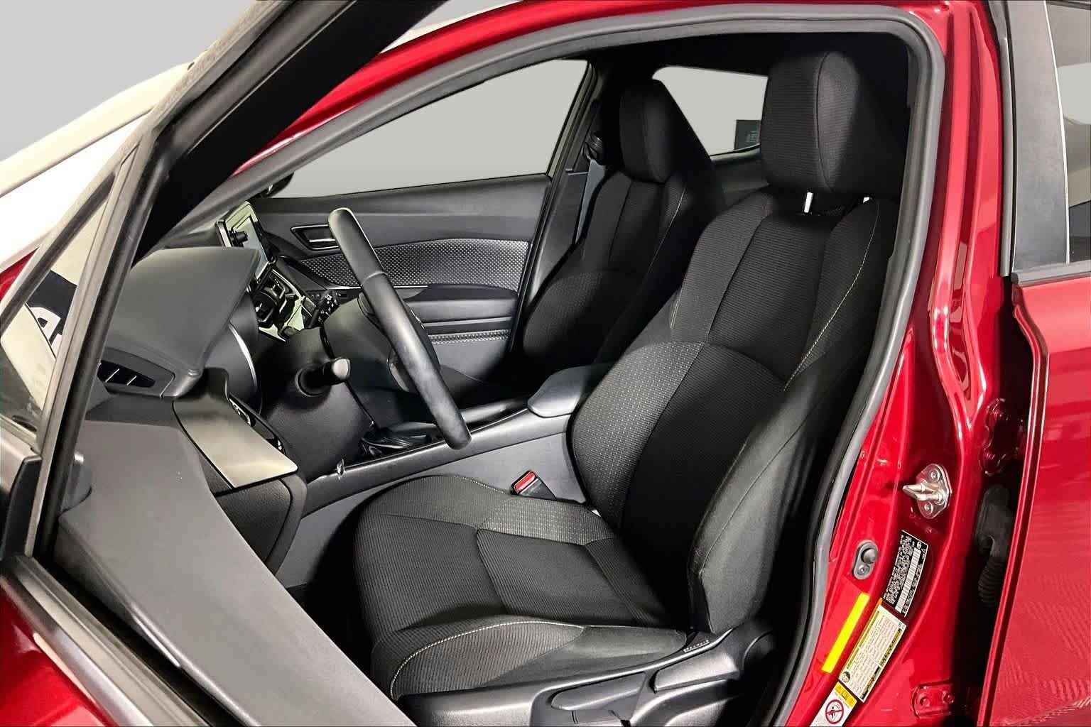 Used 2018 Iceberg/Ruby Flare Pearl Toyota XLE image 8