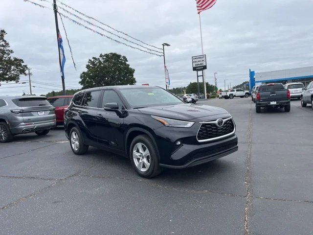 2024 Toyota Highlander LE