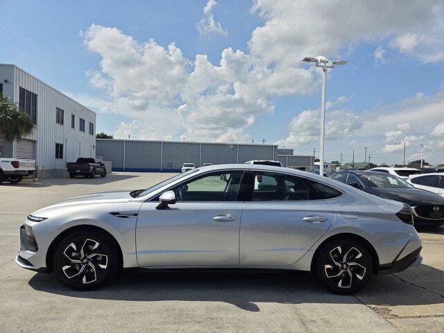 Used 2025 Aero Silver Hyundai SEL image 2