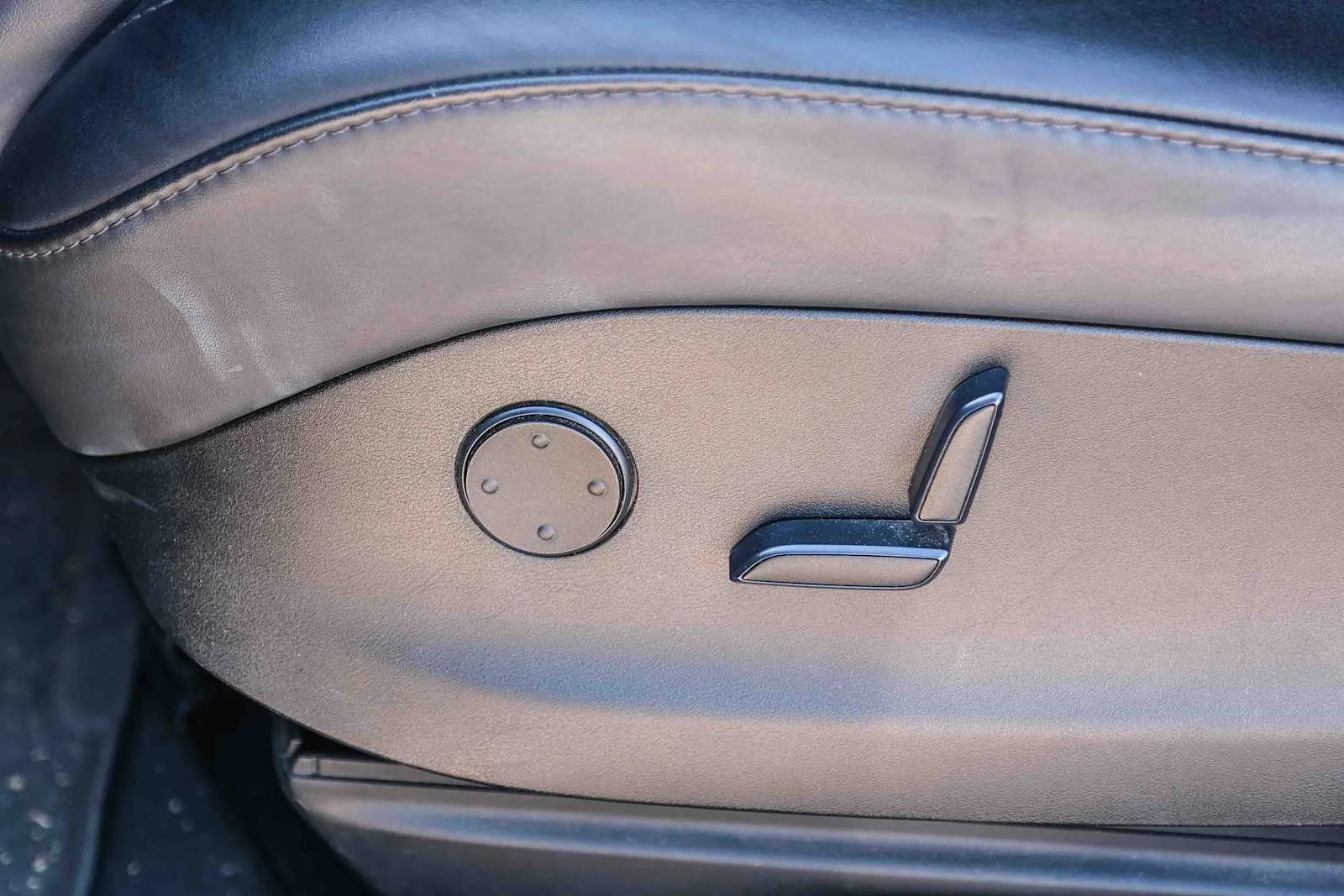 Used 2018  Tesla  image 22