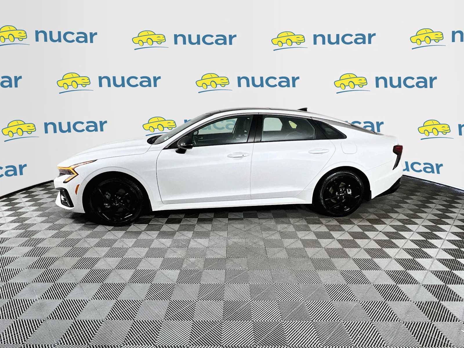 Used 2026 Snow White Pearl Kia GT-Line image 4
