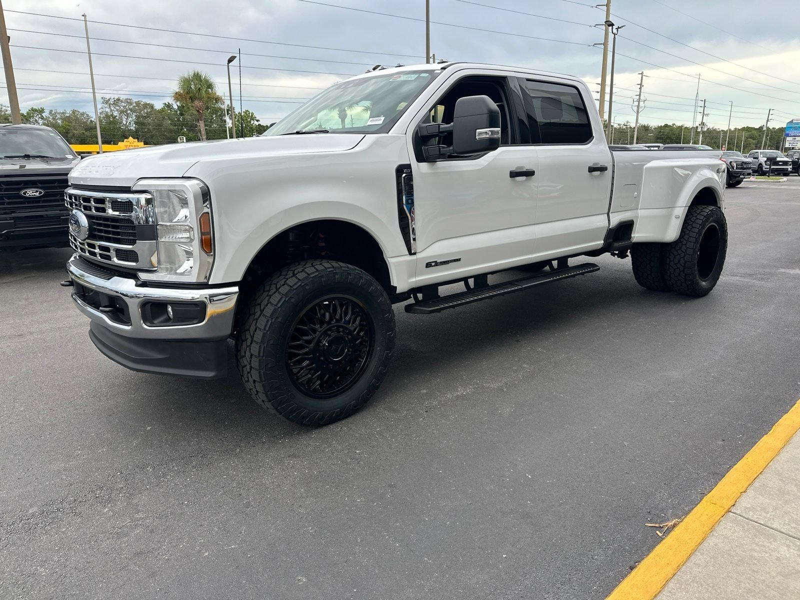 Used 2026 Oxford White Ford XLT image 7