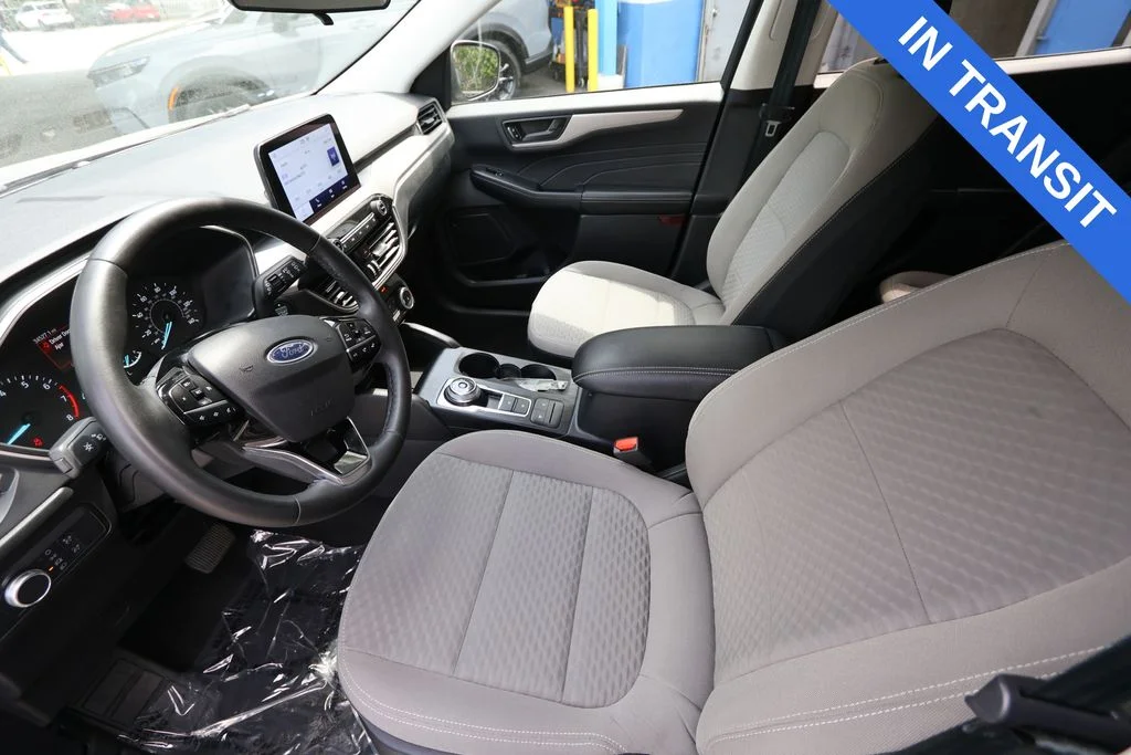 Used 2022 Silver Metallic Ford SE image 18