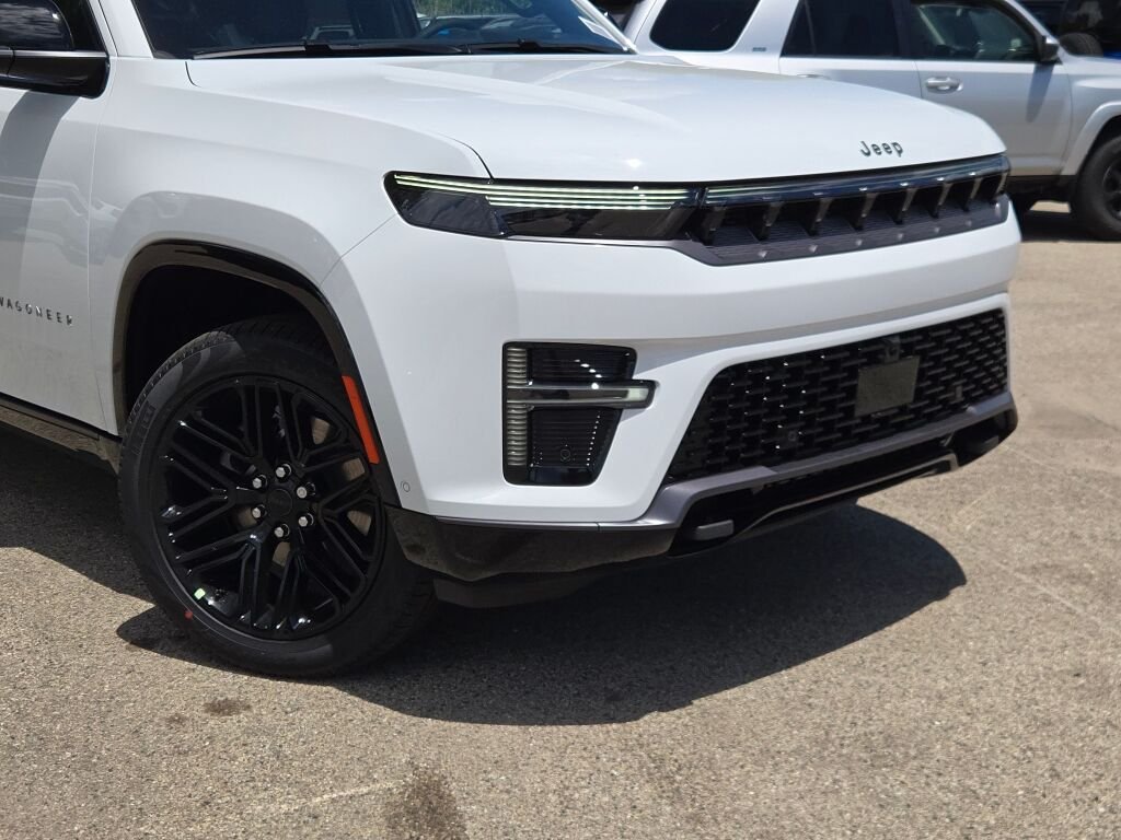 New 2026 Bright White Clear-Coat Exterior Paint Jeep Limited Reserve image 4