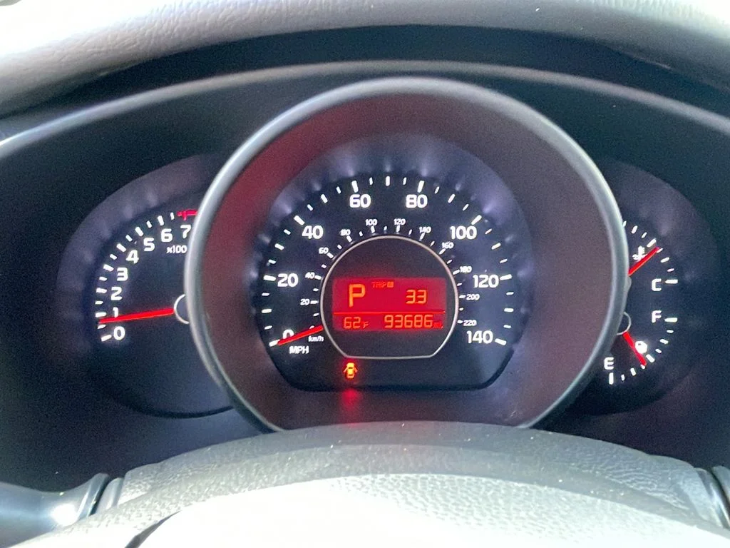 Used 2017 Silver Kia Plus image 13