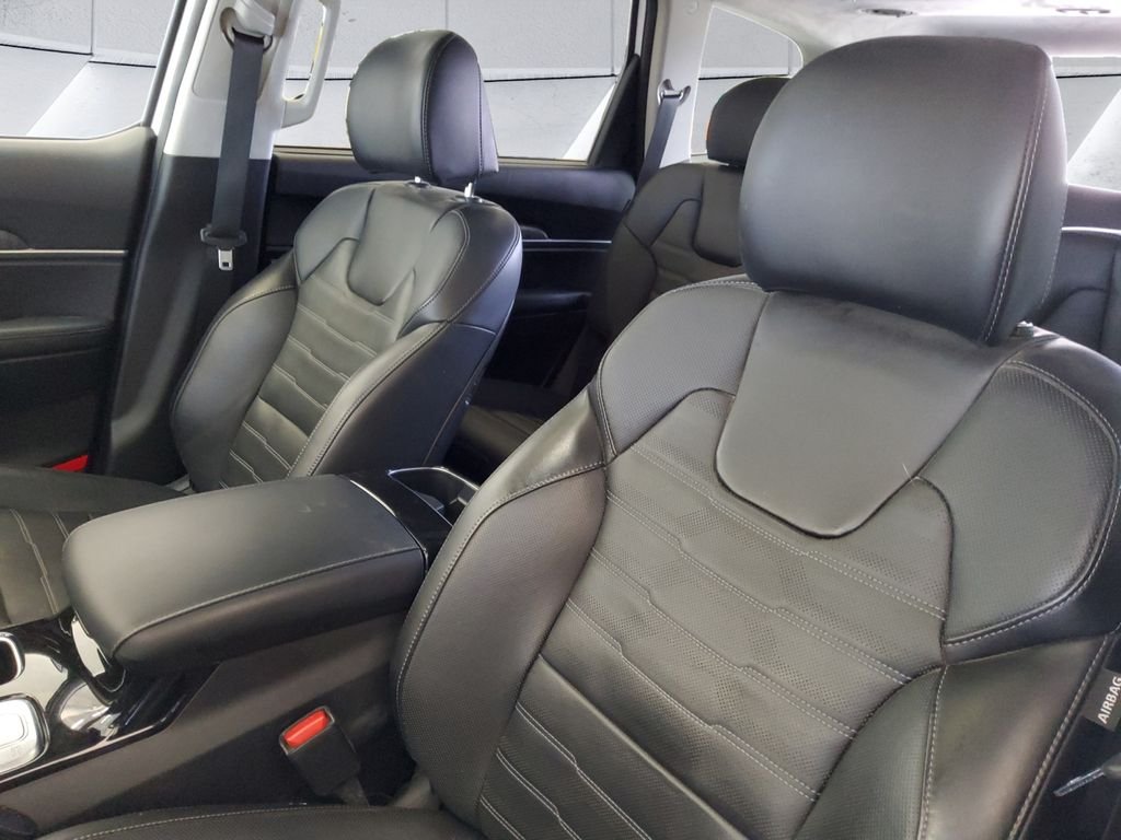 Used 2024 White Kia SX-Prestige image 8