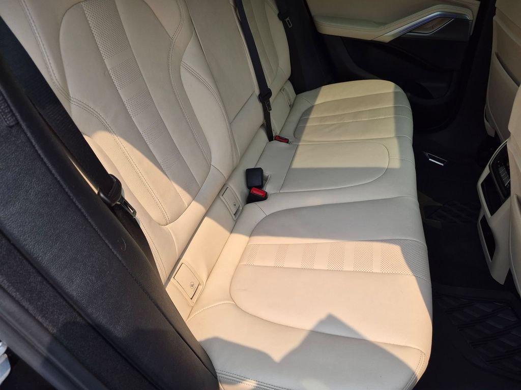 Used 2022 Black BMW xDrive40i image 28
