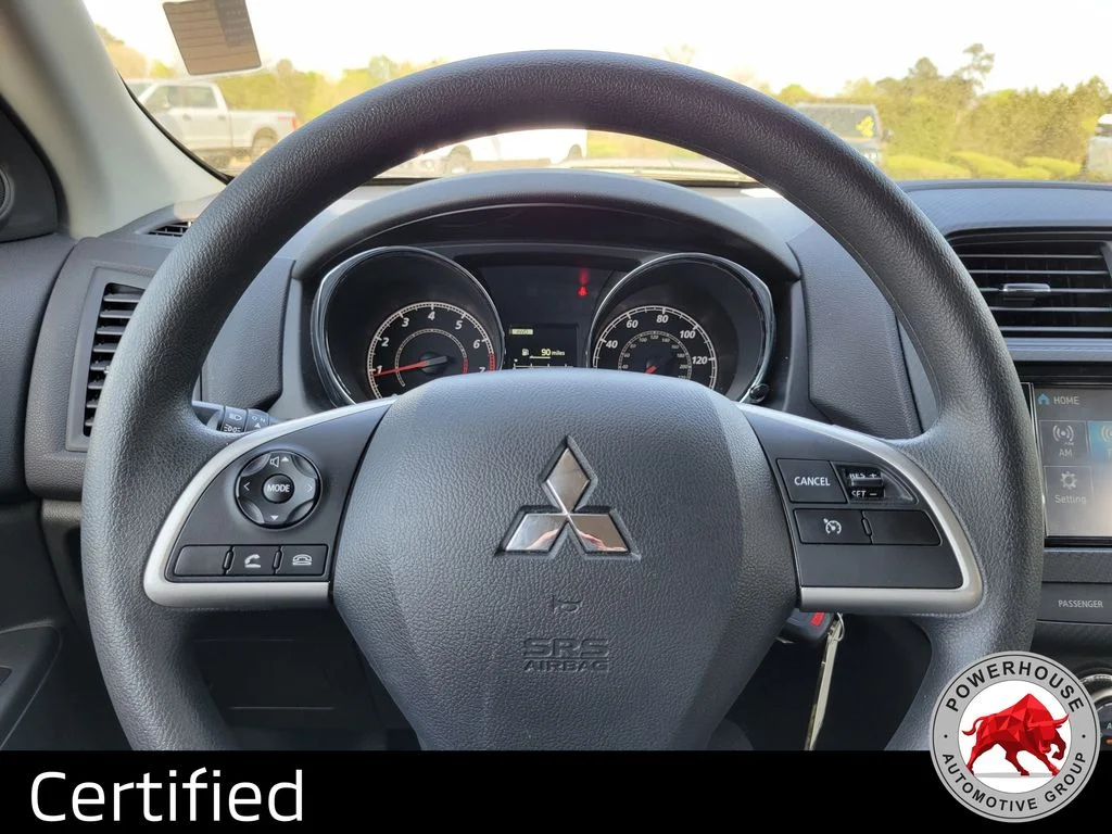 Used 2025 Silver Mitsubishi  image 31