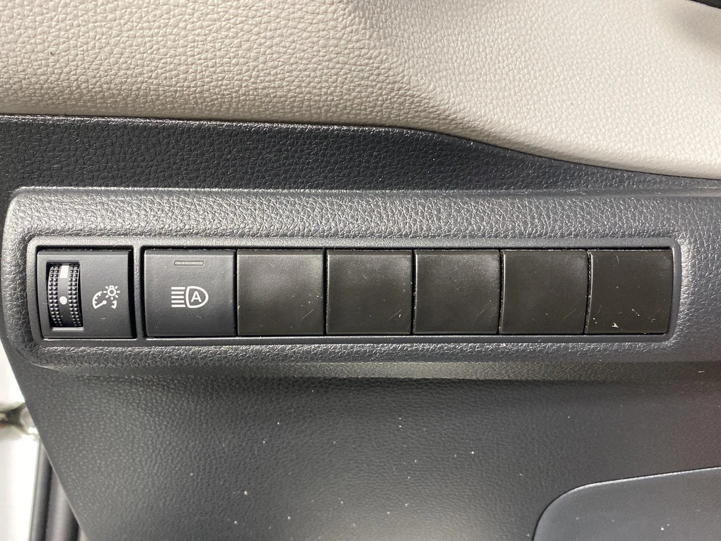 Used 2023 Ice Cap Toyota LE image 19