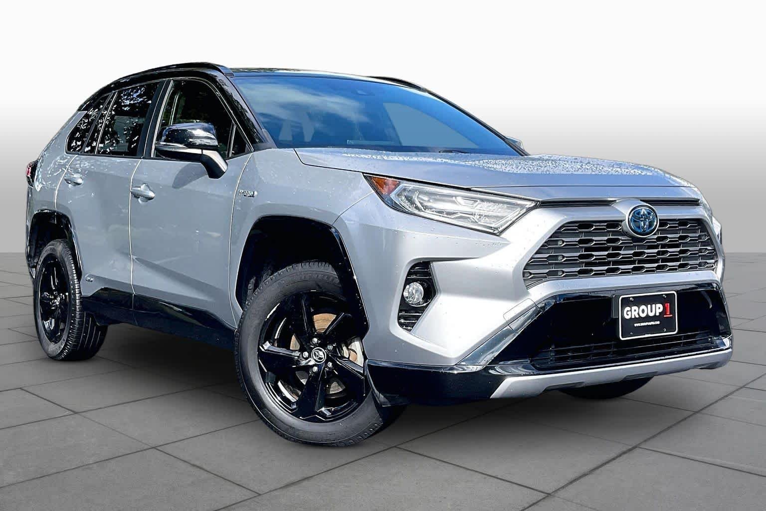 Used 2019 Silver Sky Metallic w/Black Roof Toyota Hybrid XSE image 2