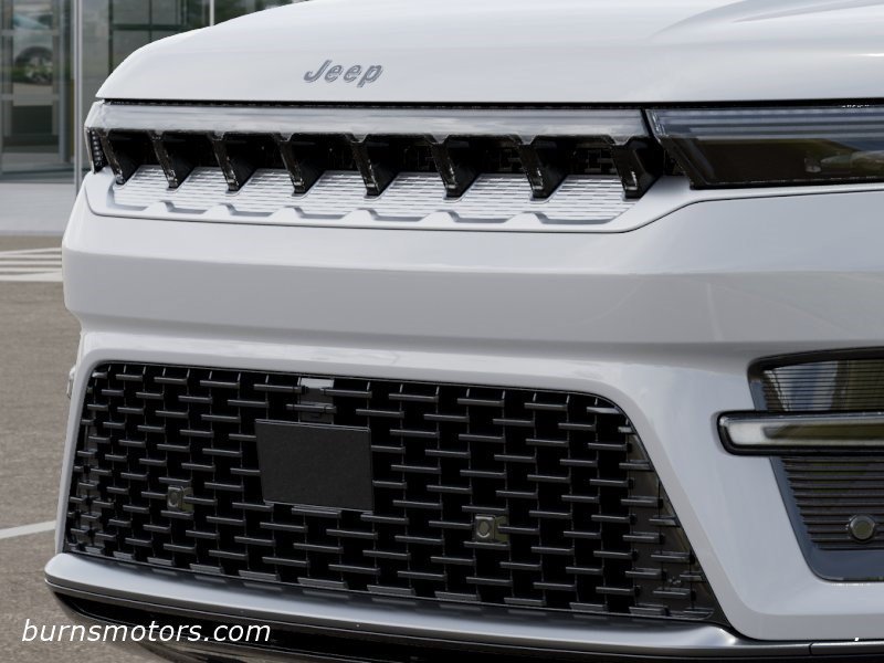 New 2026 Bright White Clear-Coat Exterior Paint Jeep 4x2 image 11