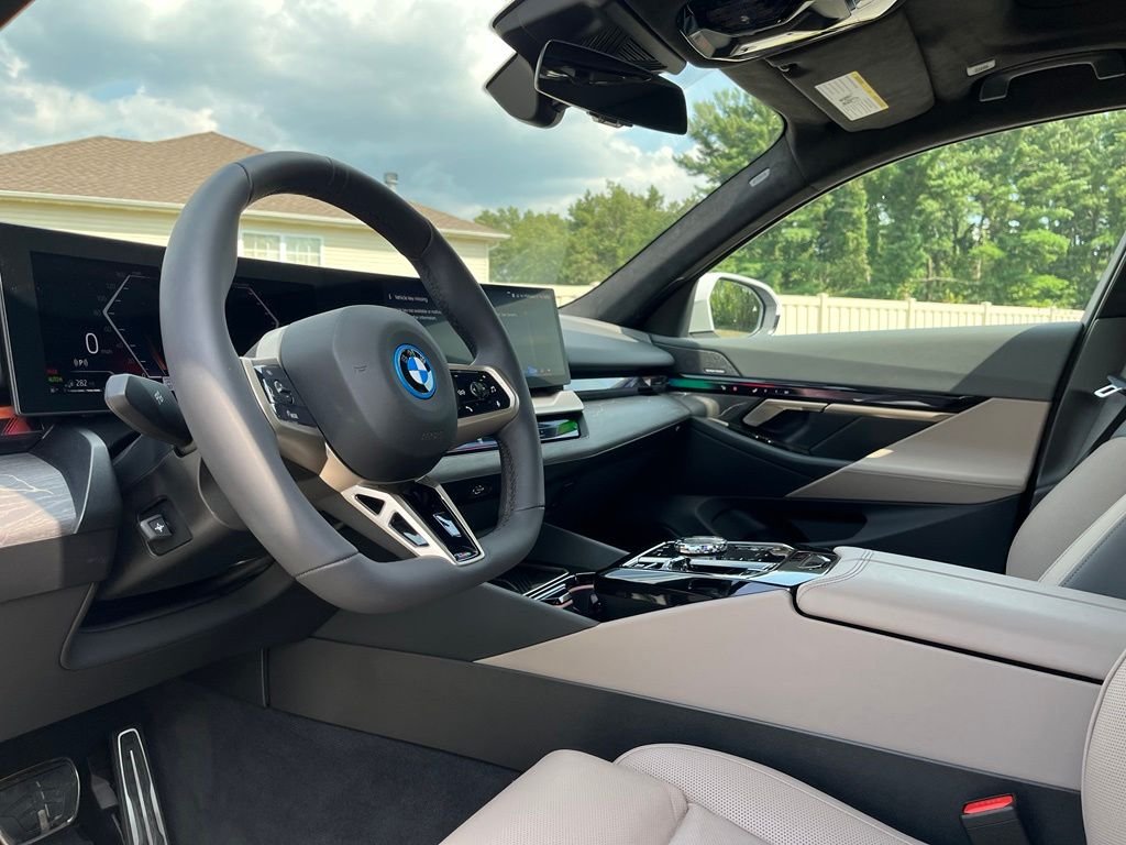 Used 2026 Mineral White Metallic BMW 550e xDrive image 18