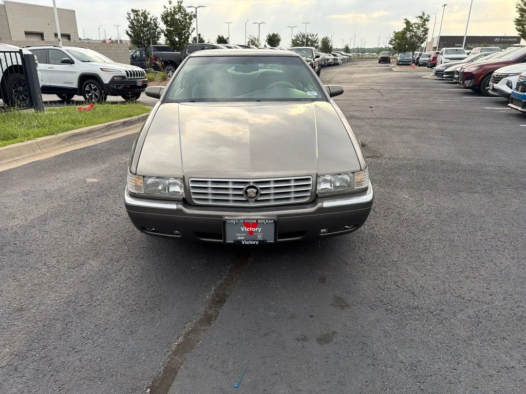 Used 1999  Cadillac Base image 2