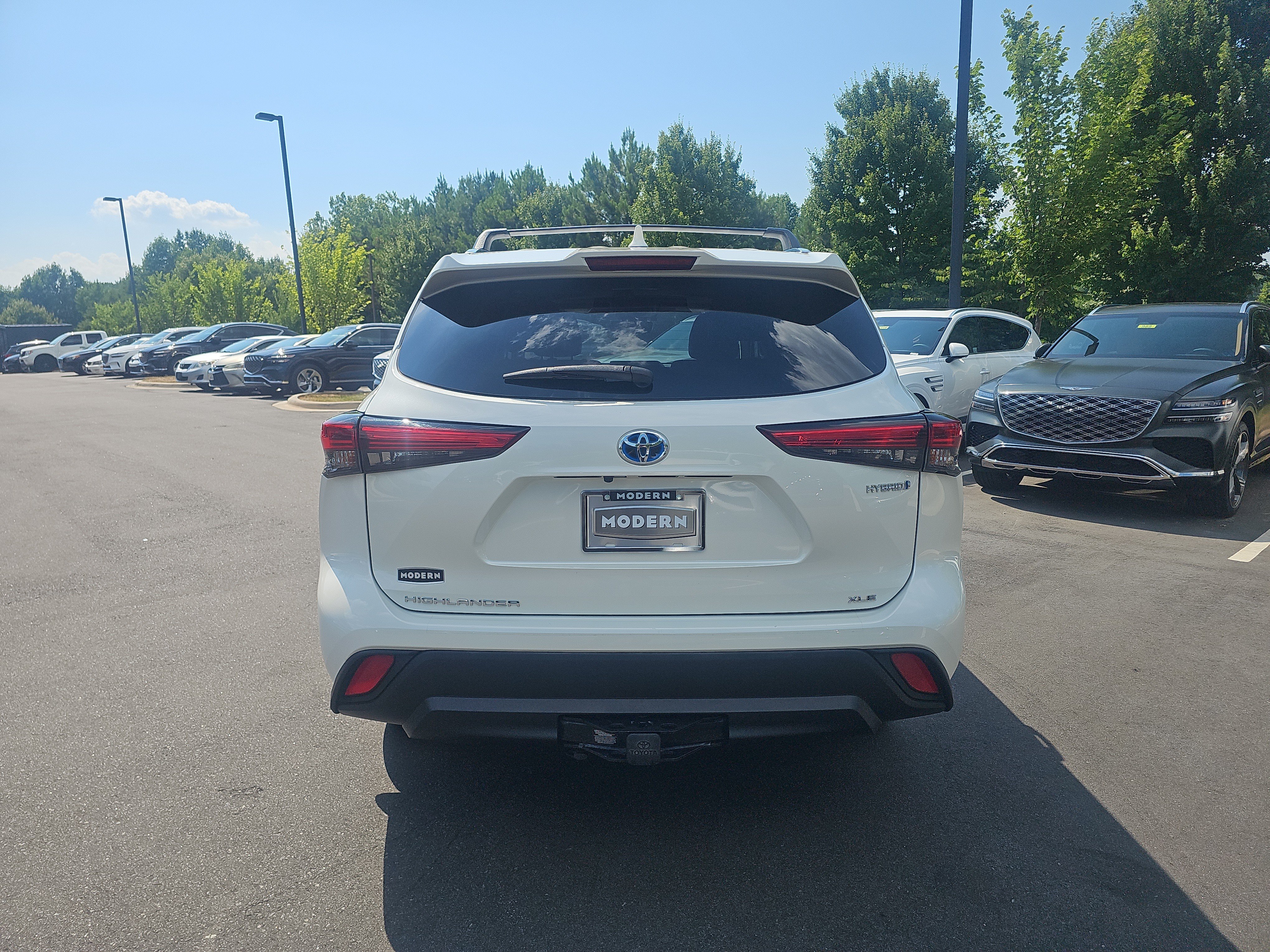 Used 2021 Blizzard Pearl Toyota Hybrid XLE image 8