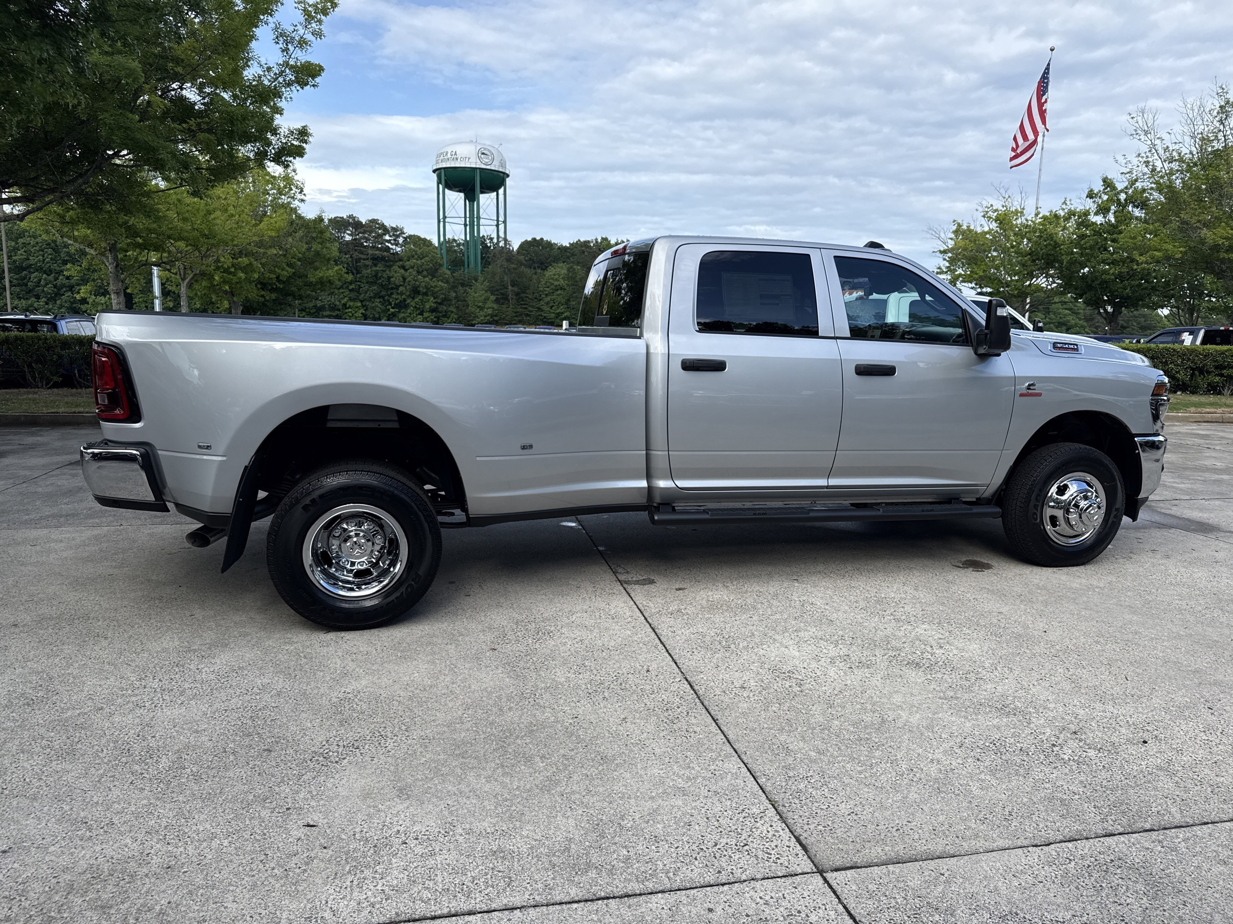 New 2026 Silver-Zynith Exterior Paint RAM Tradesman image 8