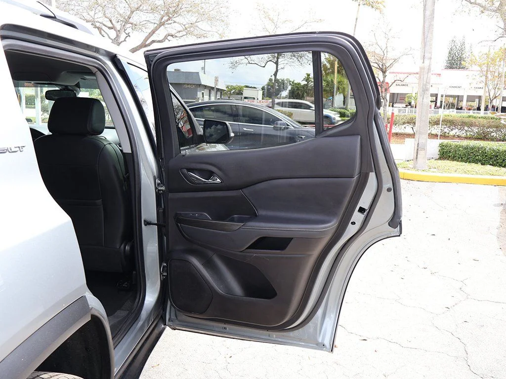 Used 2023 Silver GMC SLT image 26