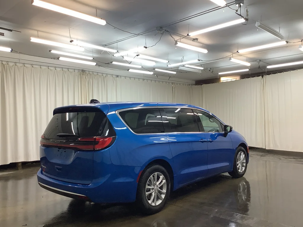 New 2027 Hydro Blue Pearl-Coat Exterior Paint Chrysler  image 5