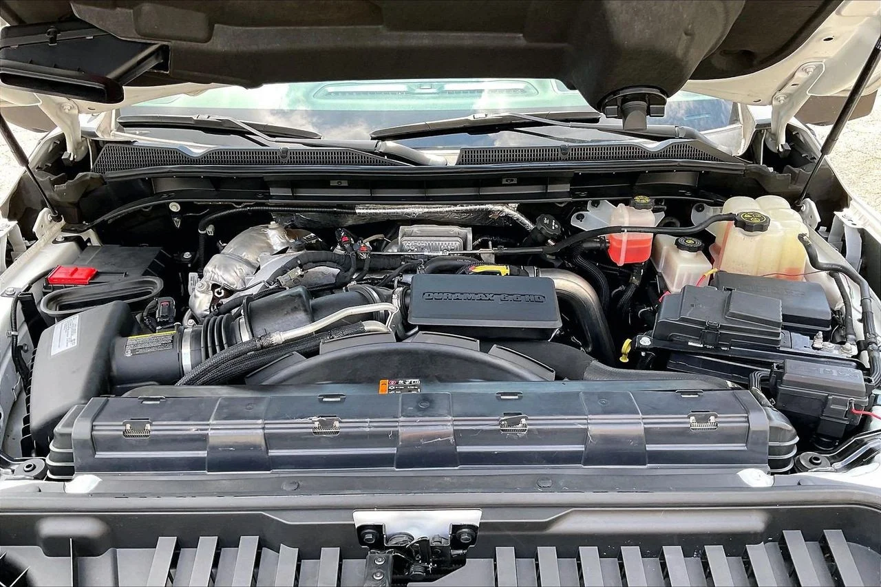 Used 2021 White GMC Denali image 39
