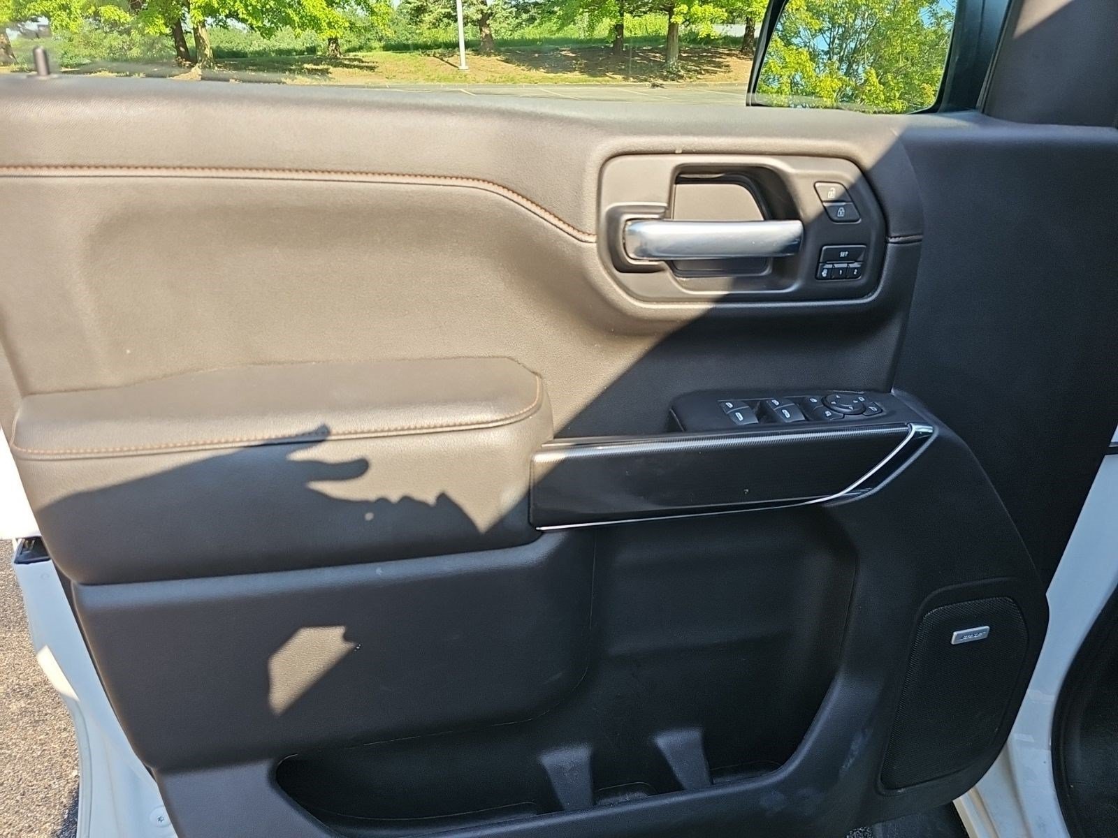 Used 2022 Summit White GMC AT4 image 18