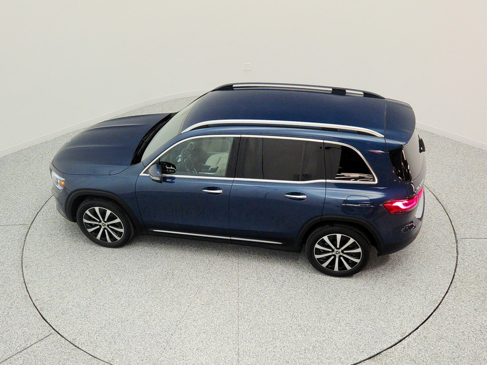 Used 2022 Denim Blue Metallic Mercedes-Benz GLB 250 SUV image 29