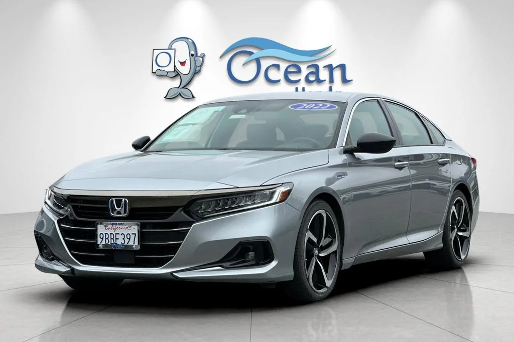Used 2022 Lunar Silver Metallic Honda Sport image 9