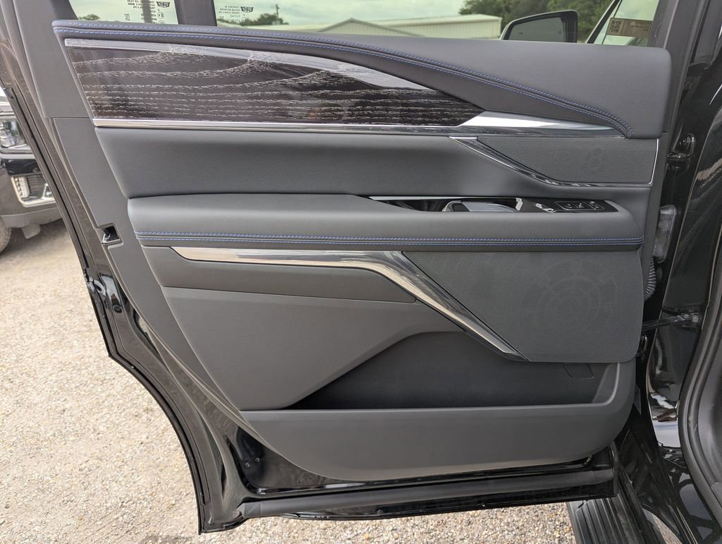2026 Cadillac Escalade IQL Luxury - Photo 59