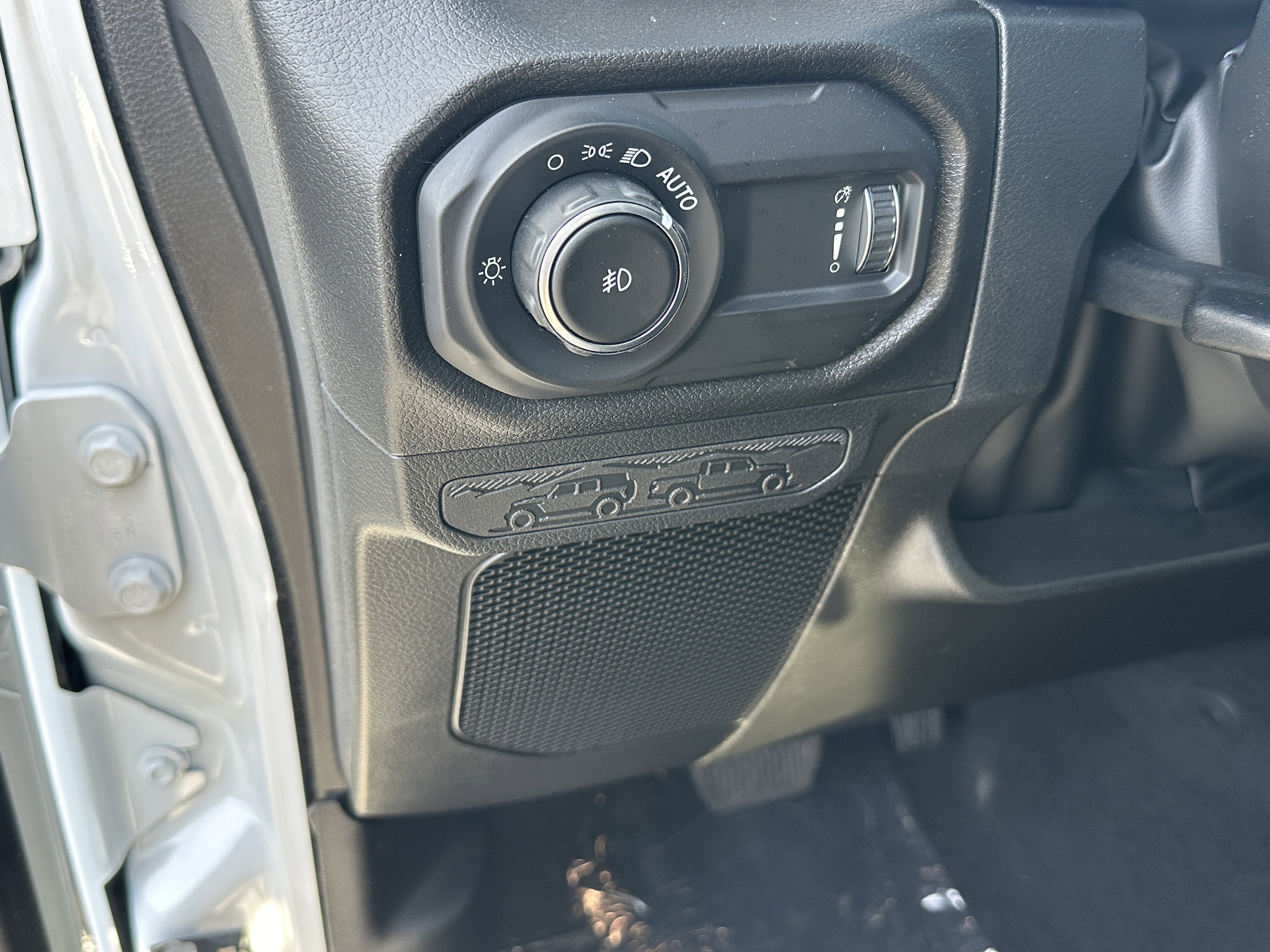 New 2026 Bright White Clear-Coat Exterior Paint Jeep Sport S image 28