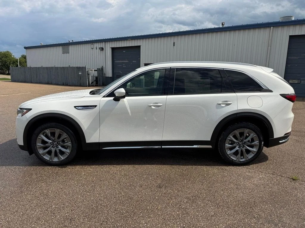 New 2026 Rhodium White Premium Mazda 3.3 Turbo Premium Plus image 3