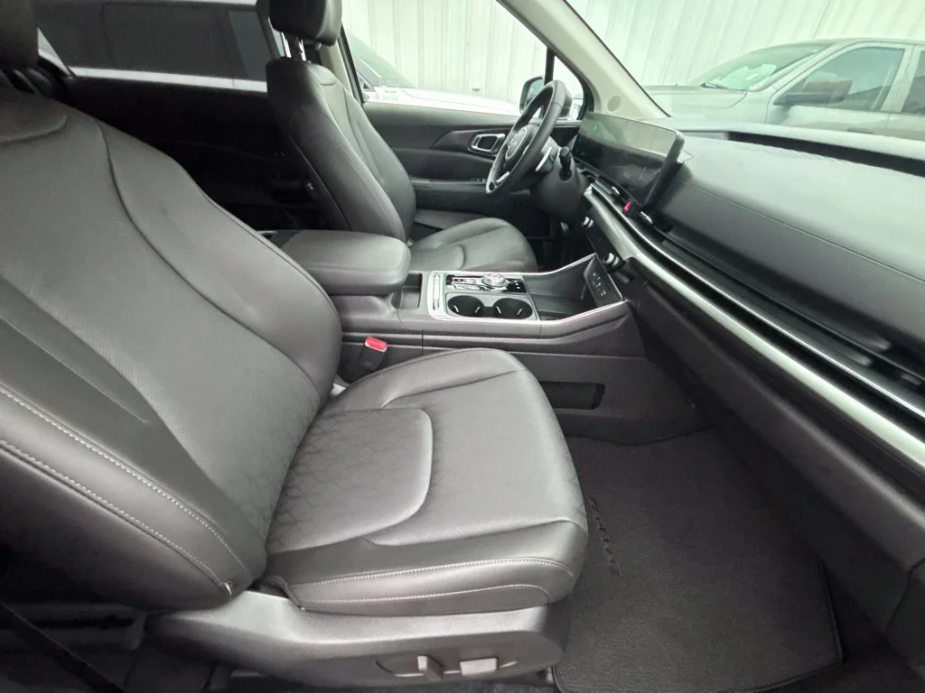 Used 2026 Silver Kia SX image 25