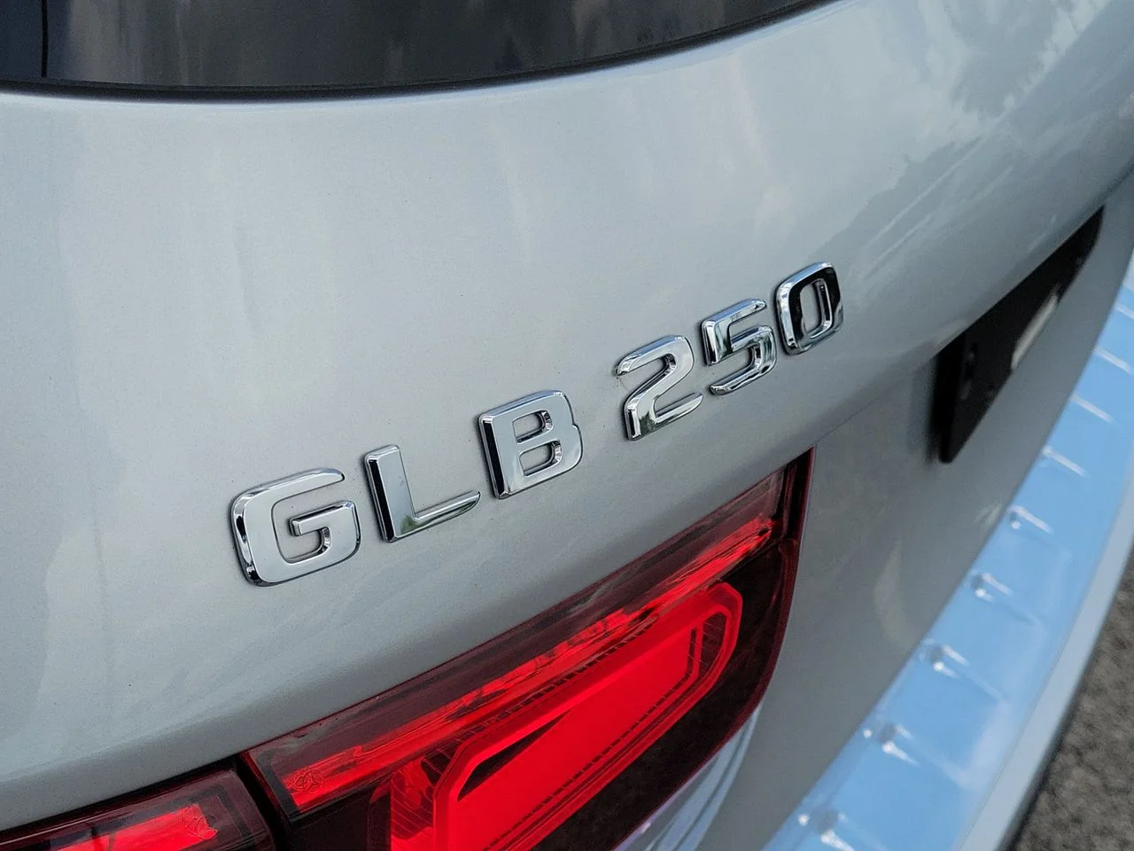 Certified Used 2023  Mercedes-Benz GLB 250 image 7