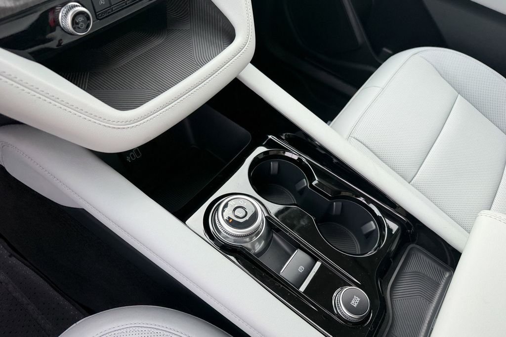 New 2026 Space White Metallic Ford Platinum™ image 20