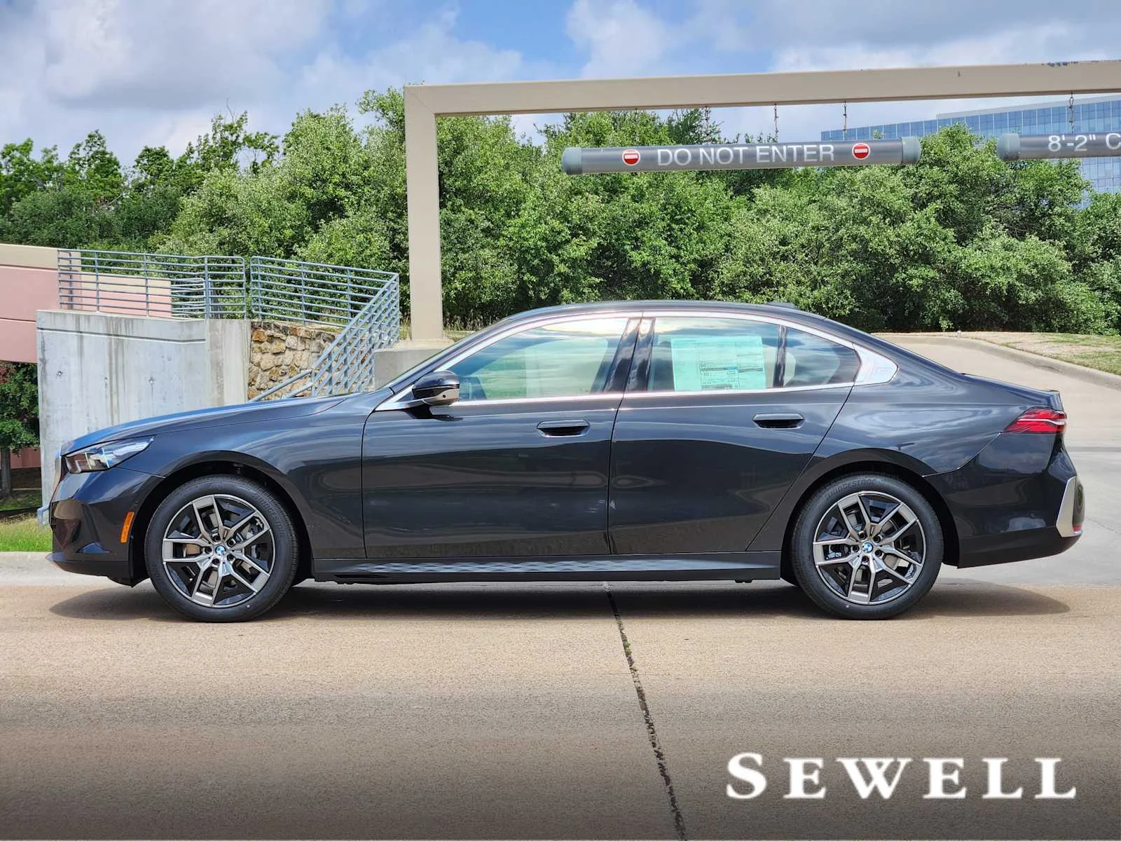 New 2026 Dark Graphite Metallic BMW 530i xDrive image 2