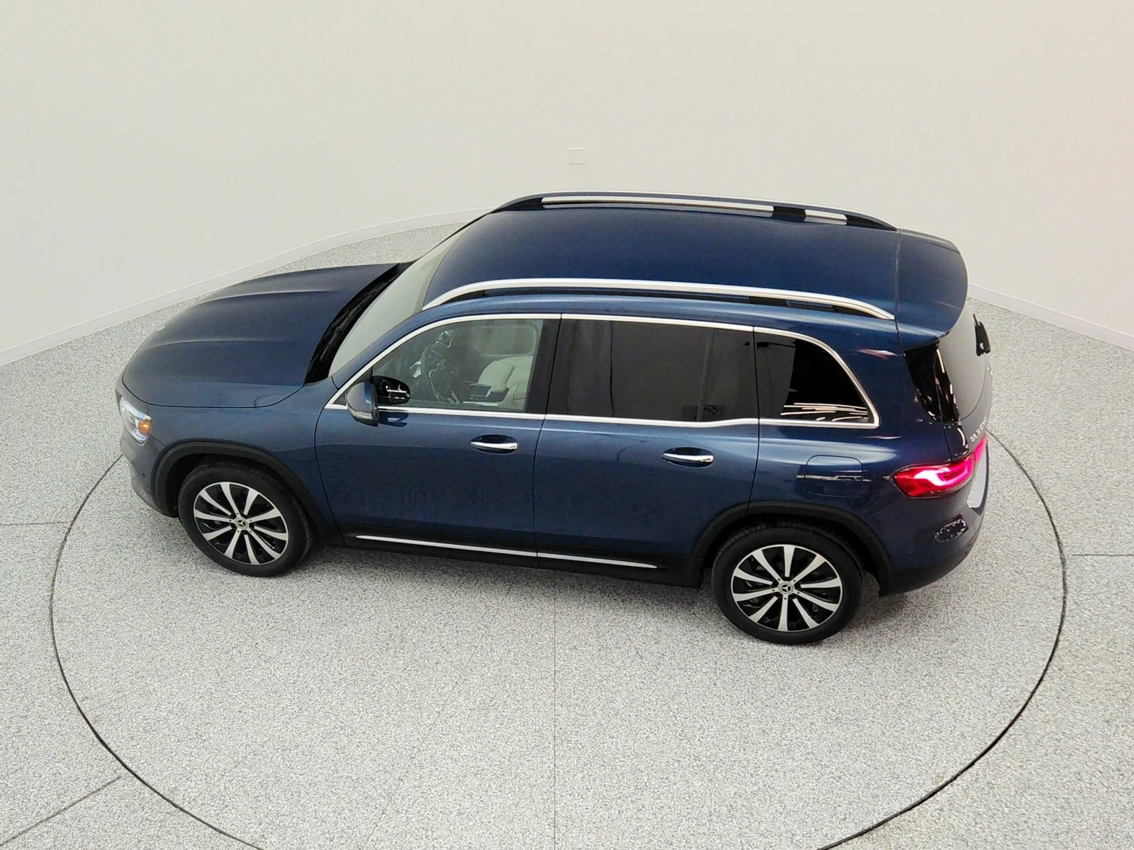 Used 2022 Denim Blue Metallic Mercedes-Benz GLB 250 SUV image 29