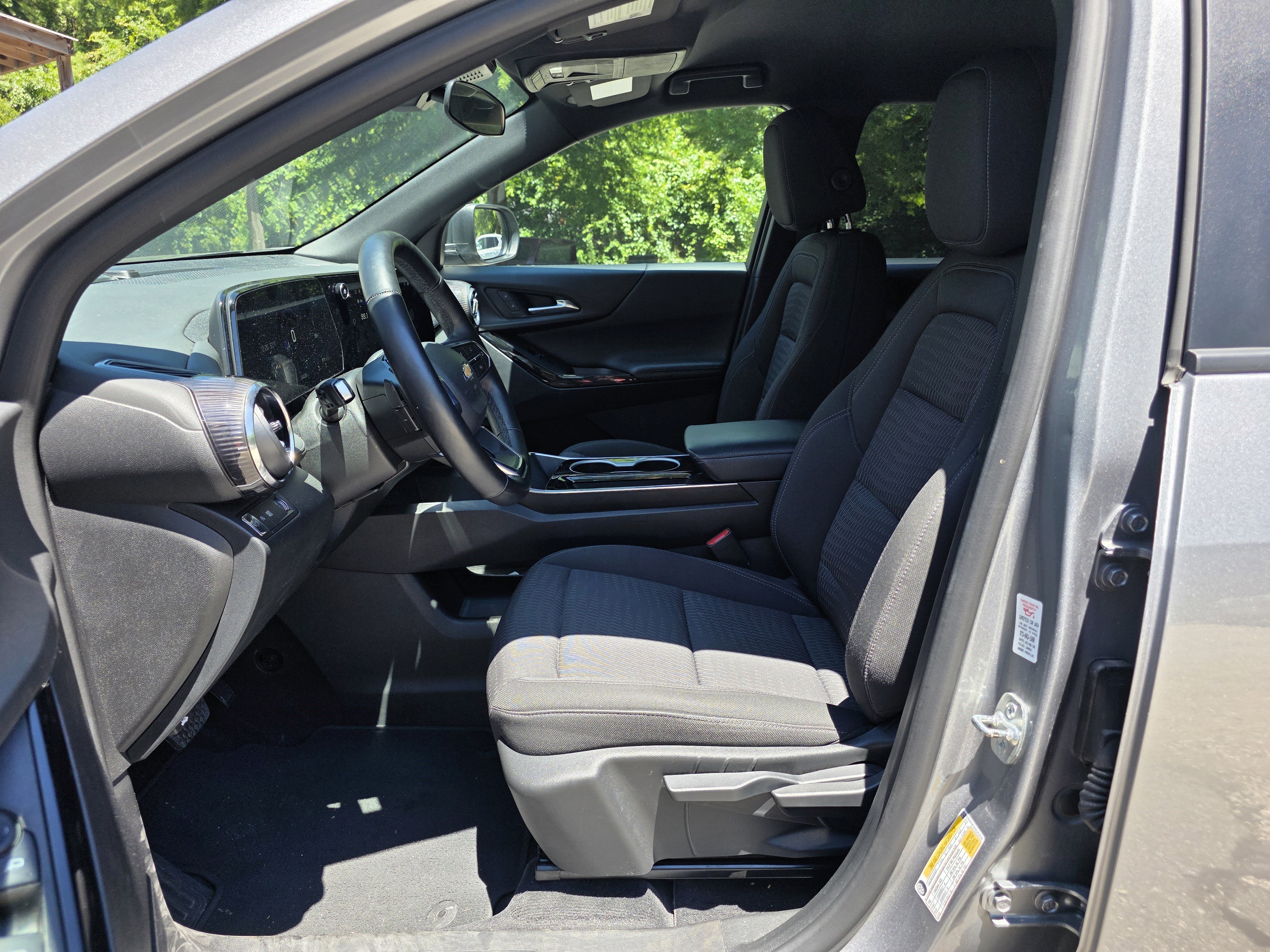 Used 2025 Sterling Gray Metallic Chevrolet FWD LT image 34