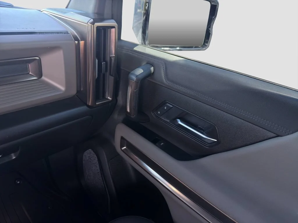 2025 GMC HUMMER EV 2X - Photo 28