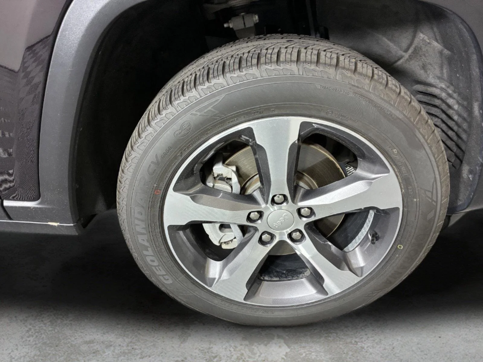 Used 2023 Ember Pearlcoat Jeep Limited image 13