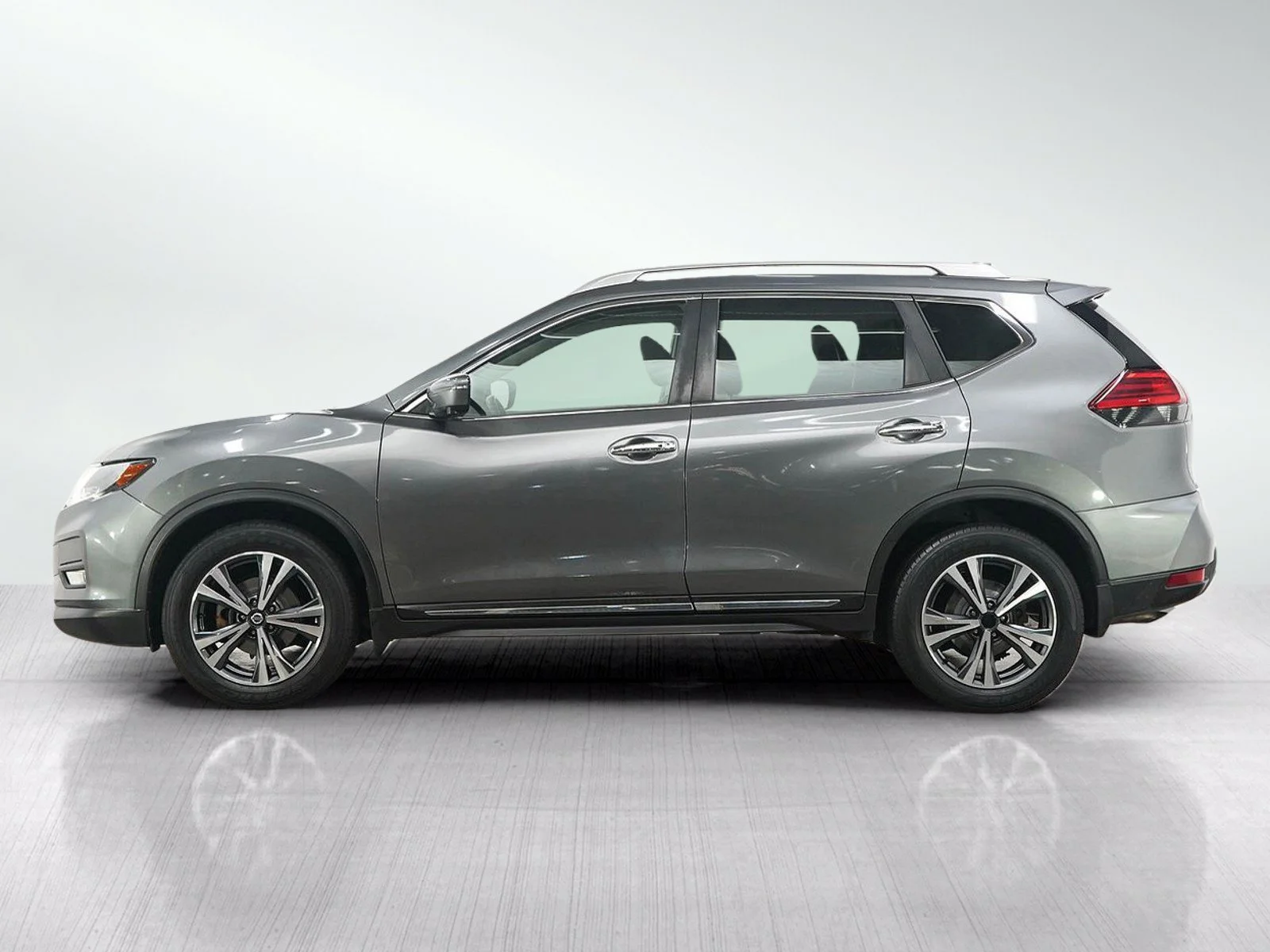 Used 2017 Nissan Rogue SL with VIN JN8AT2MV0HW001403 for sale in Eden Prairie, Minnesota