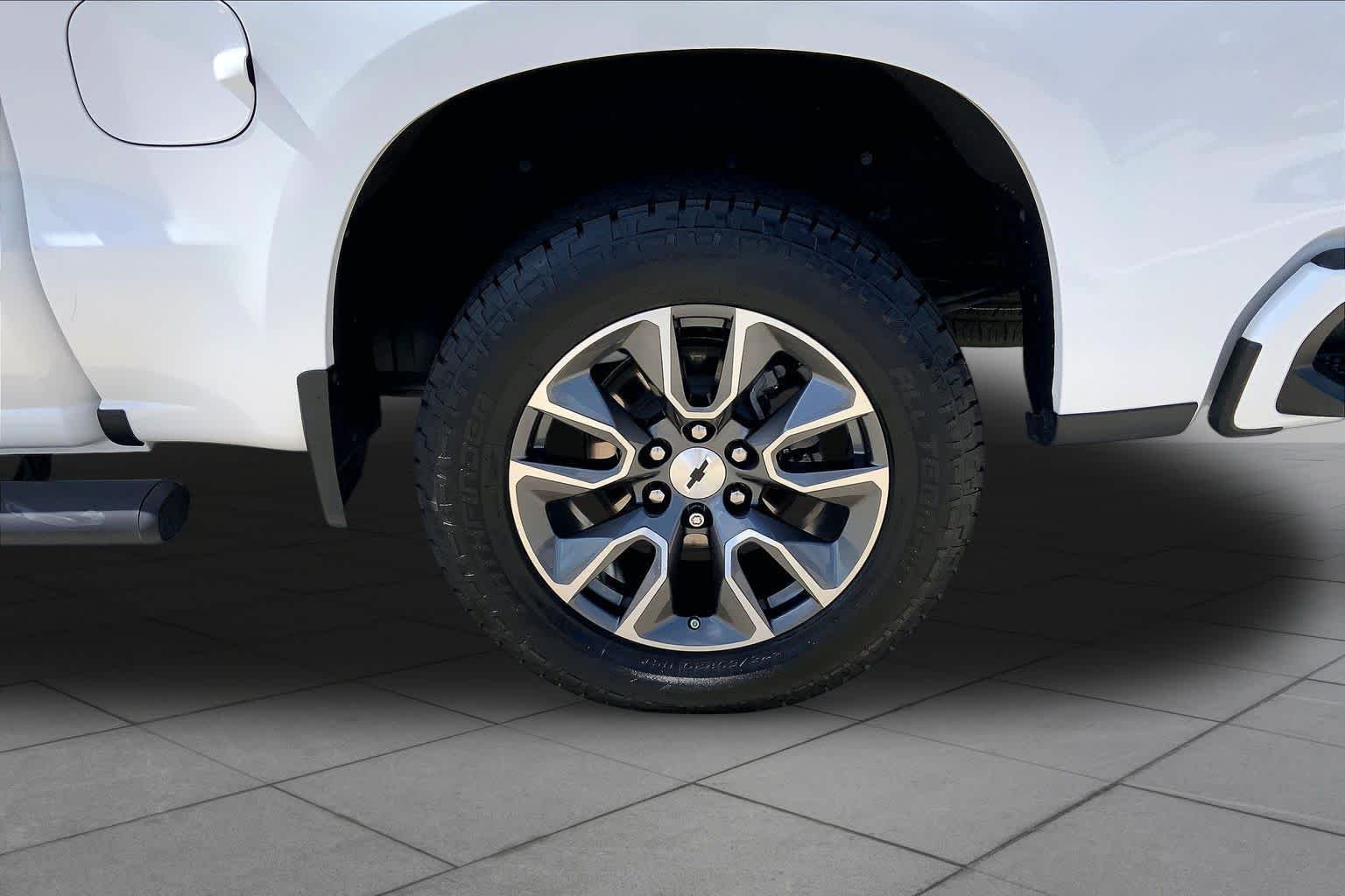 Used 2022 Summit White Chevrolet RST image 11